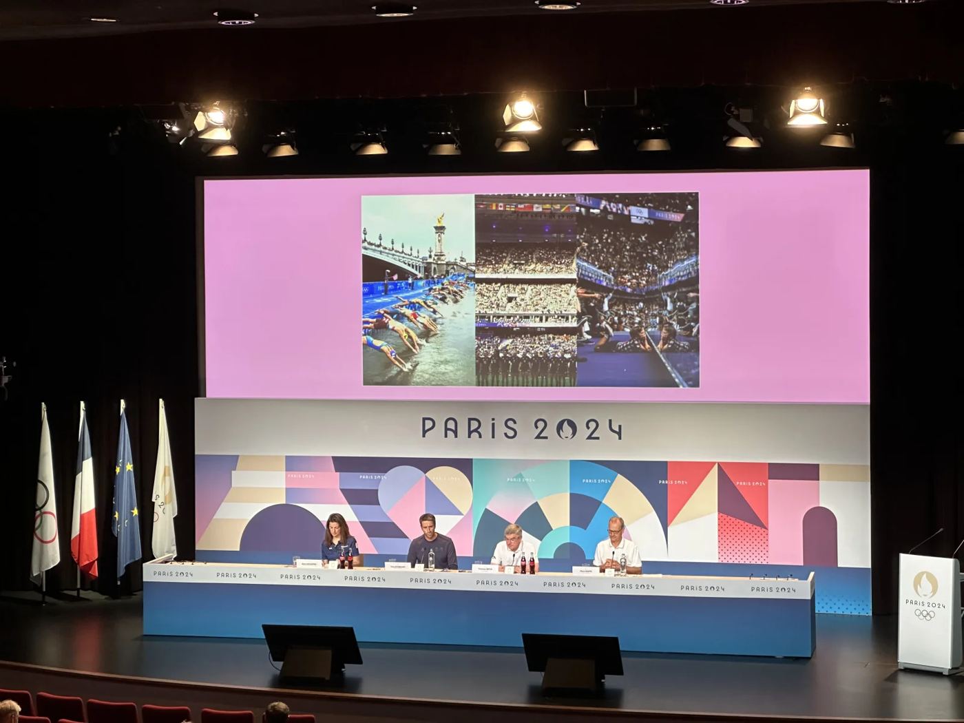 Table de conférence de presse